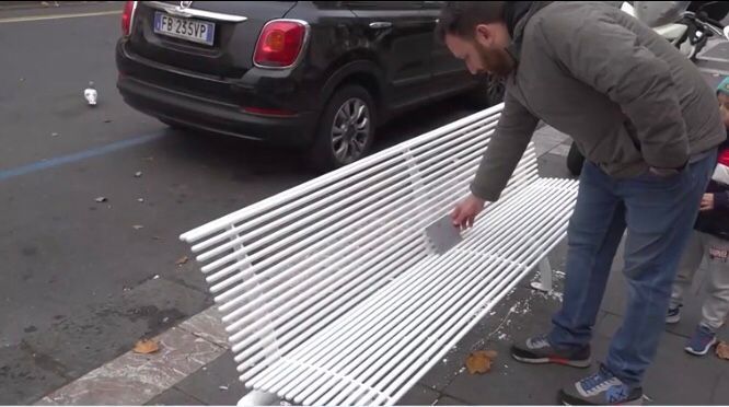 Sicilia – Catania: Installata in Corso Italia una panchina bianca per le vittime della strada