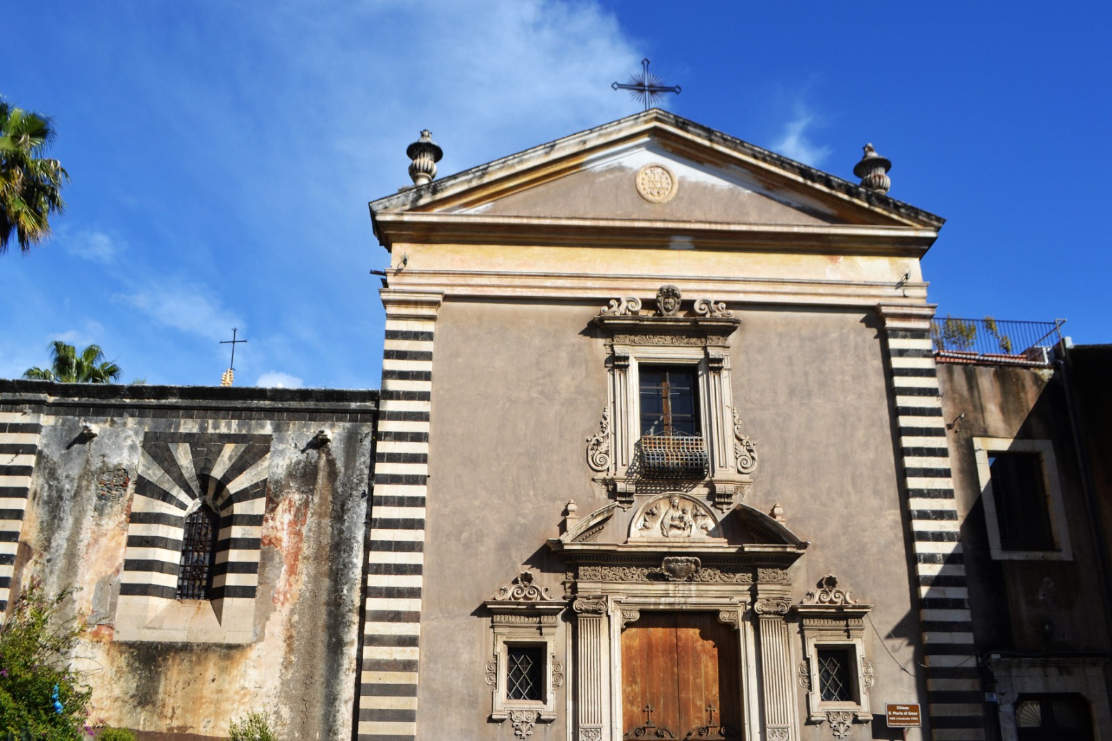 Celebrati nel pomeriggio i funerali di Maria Lirosi Lombardo, madre dell’ex presidente della Regione Siciliana, Raffaele Lombardo